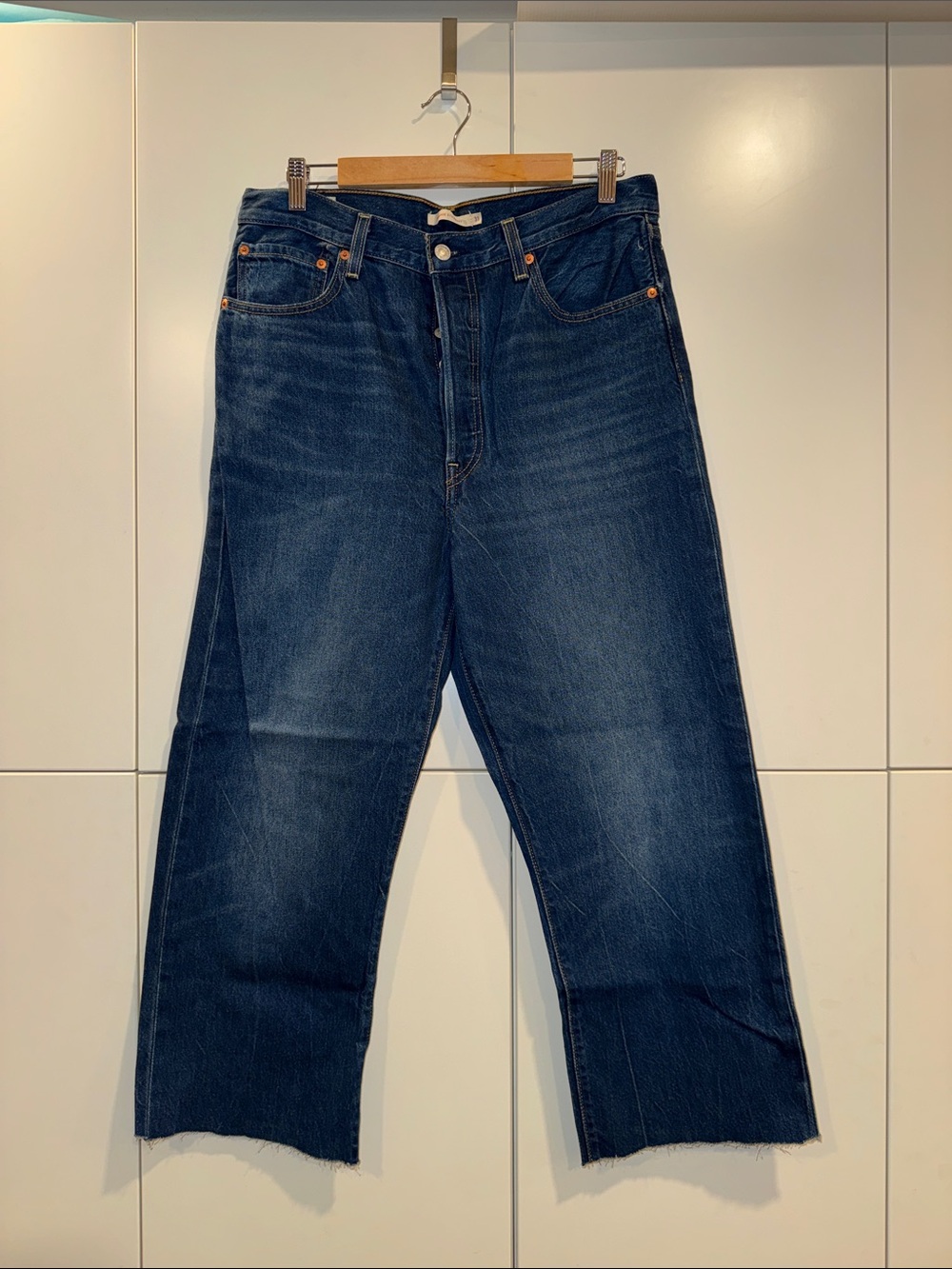 Like New Levi's Indigo No-Stretch Ribcage Striaght Raw-Hem Cropped Jeans sz31